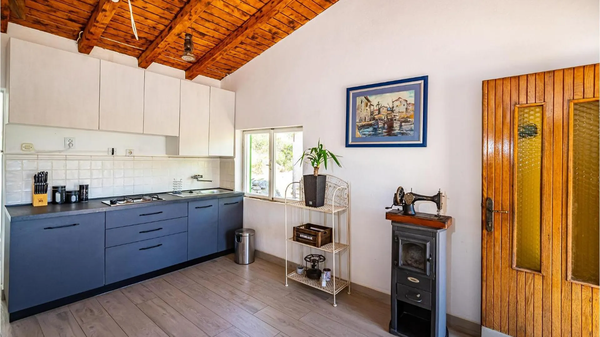 2 Bedroom Beach Front Home In Sali