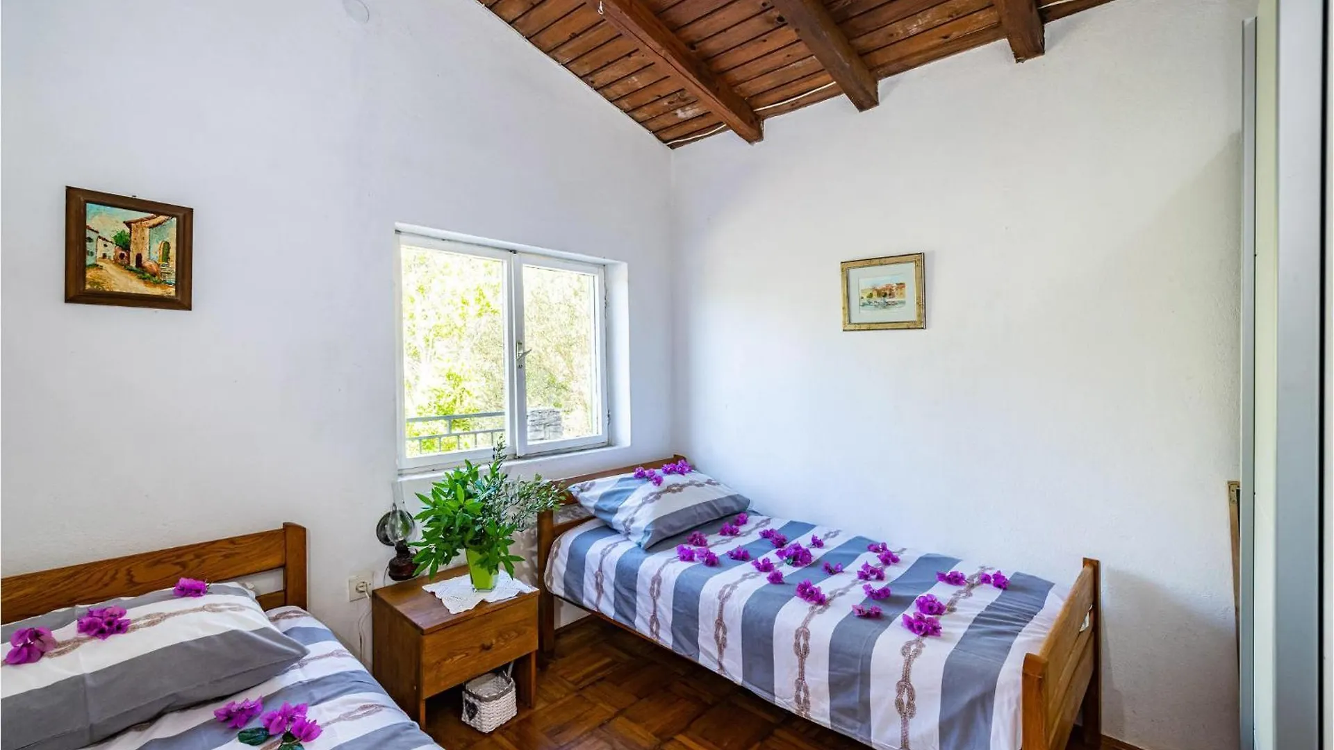 Feriehus 2 Bedroom Beach Front Home In Sali